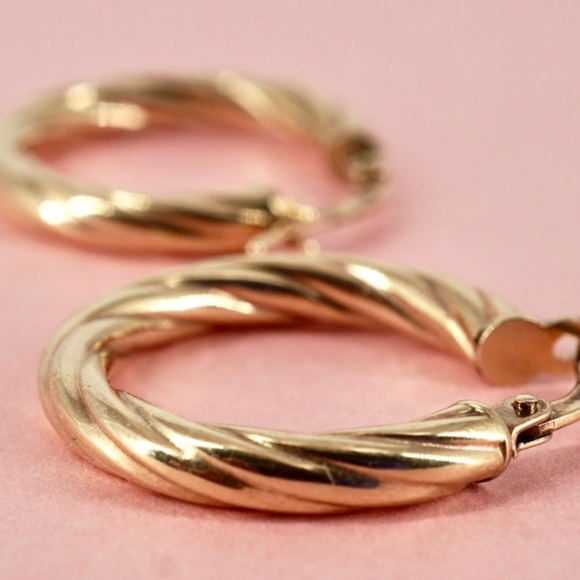 Classic Gold plated Earing - Picture 3 of 9